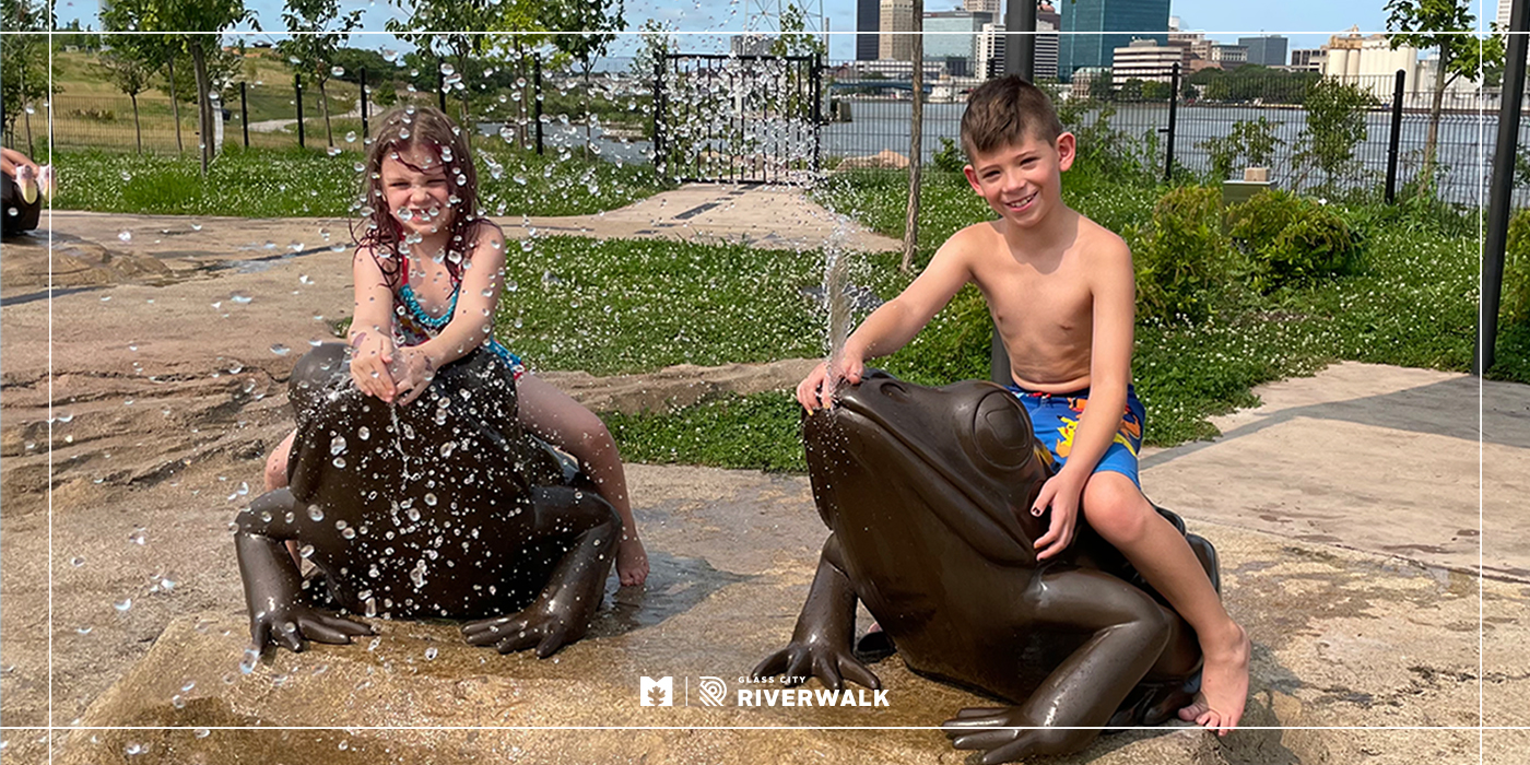 water-play-at-glass-city-1400x700jpg
